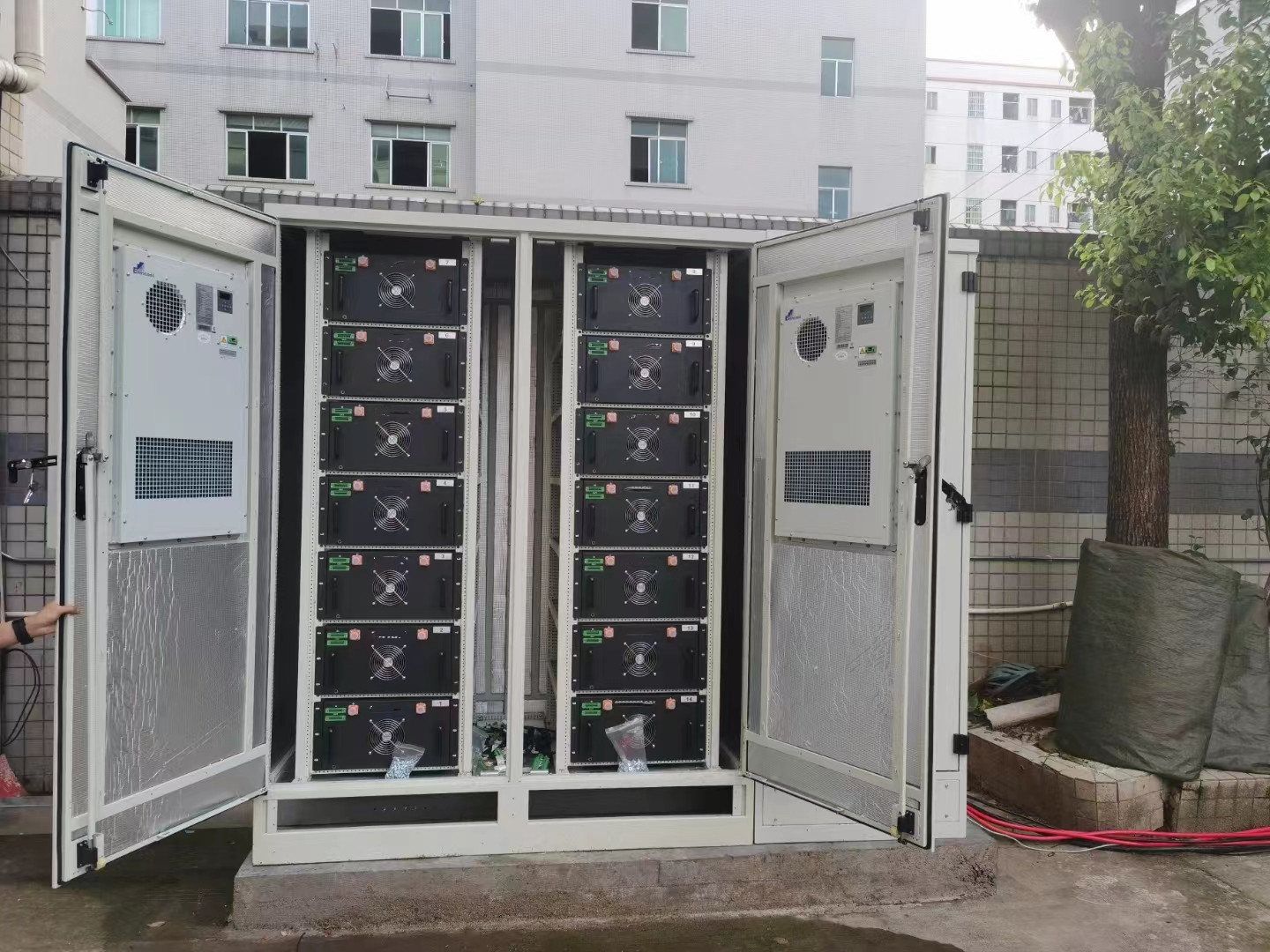 High Capacity Energy Storage Container 200Kwh LiFePo4 Battery Cabinet