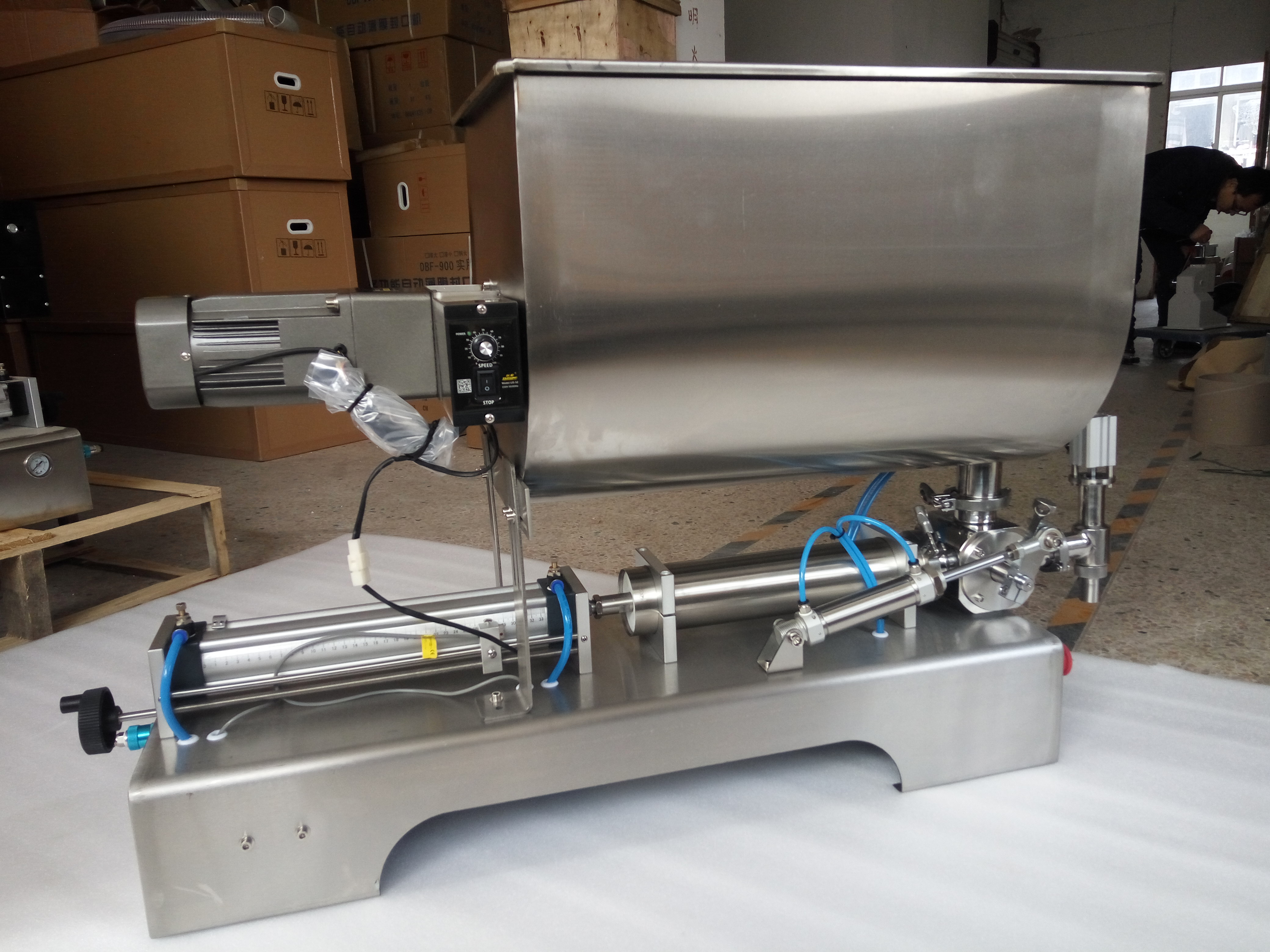 Sauce Bean Paste Liquid Paste Filling Machine With Mixer U Type Hopper