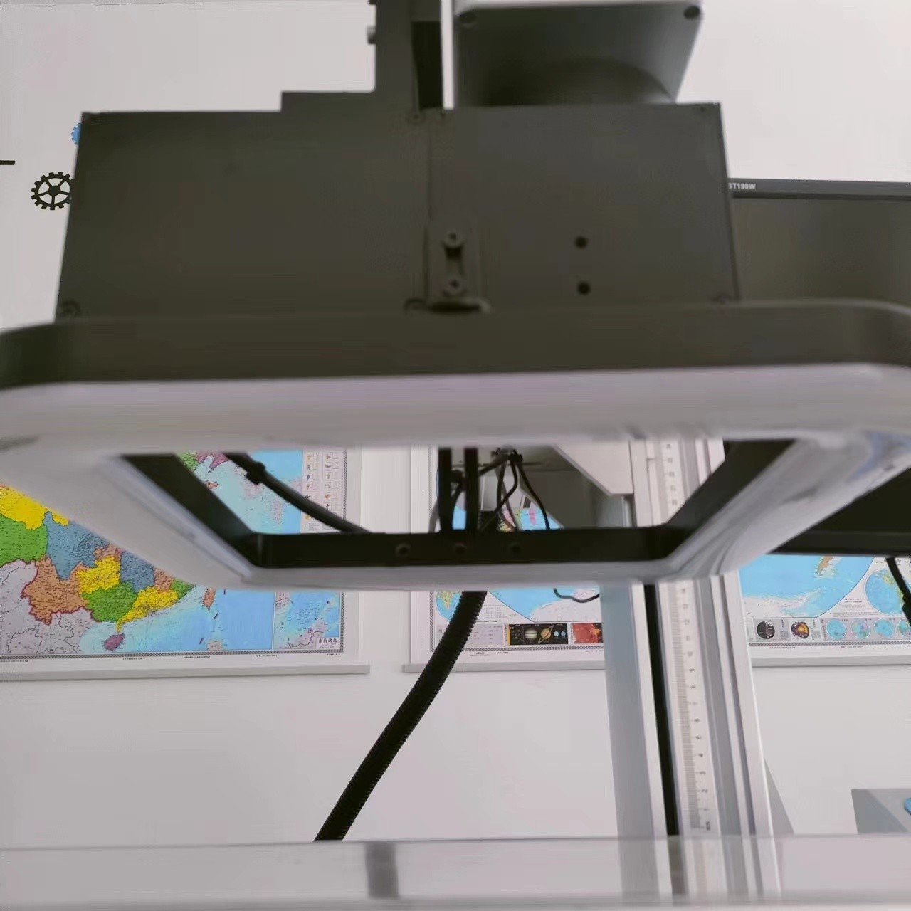 Automatic Batch Marking Fiber Laser Marker With Conveyor Belt For Irregular Metals