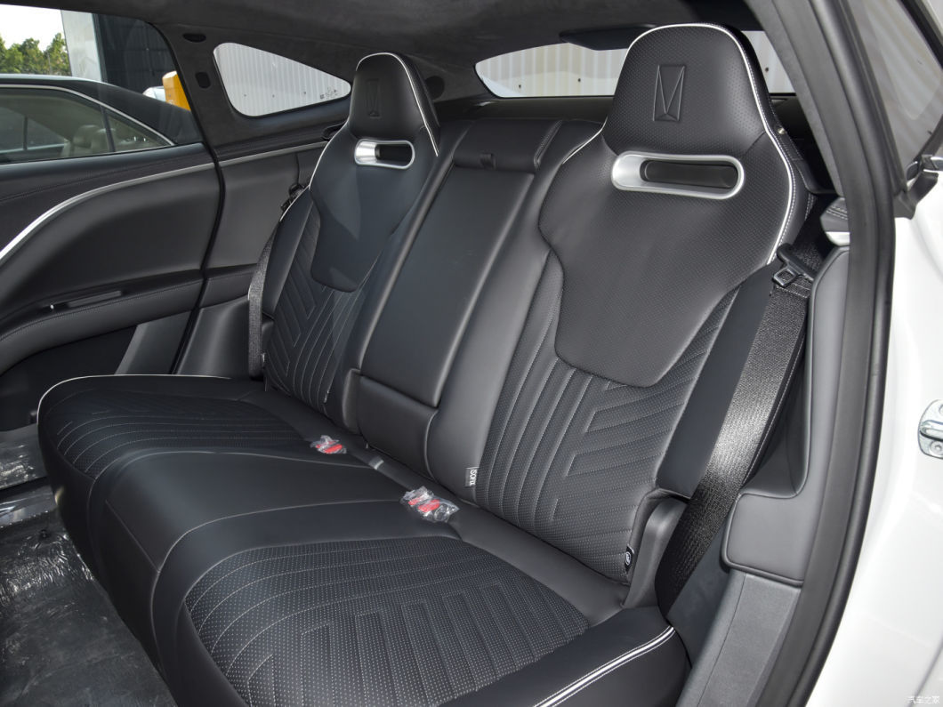 Changan Huawei Avatr 11 High Speed 200km/H Left Hand Electric SUV Car