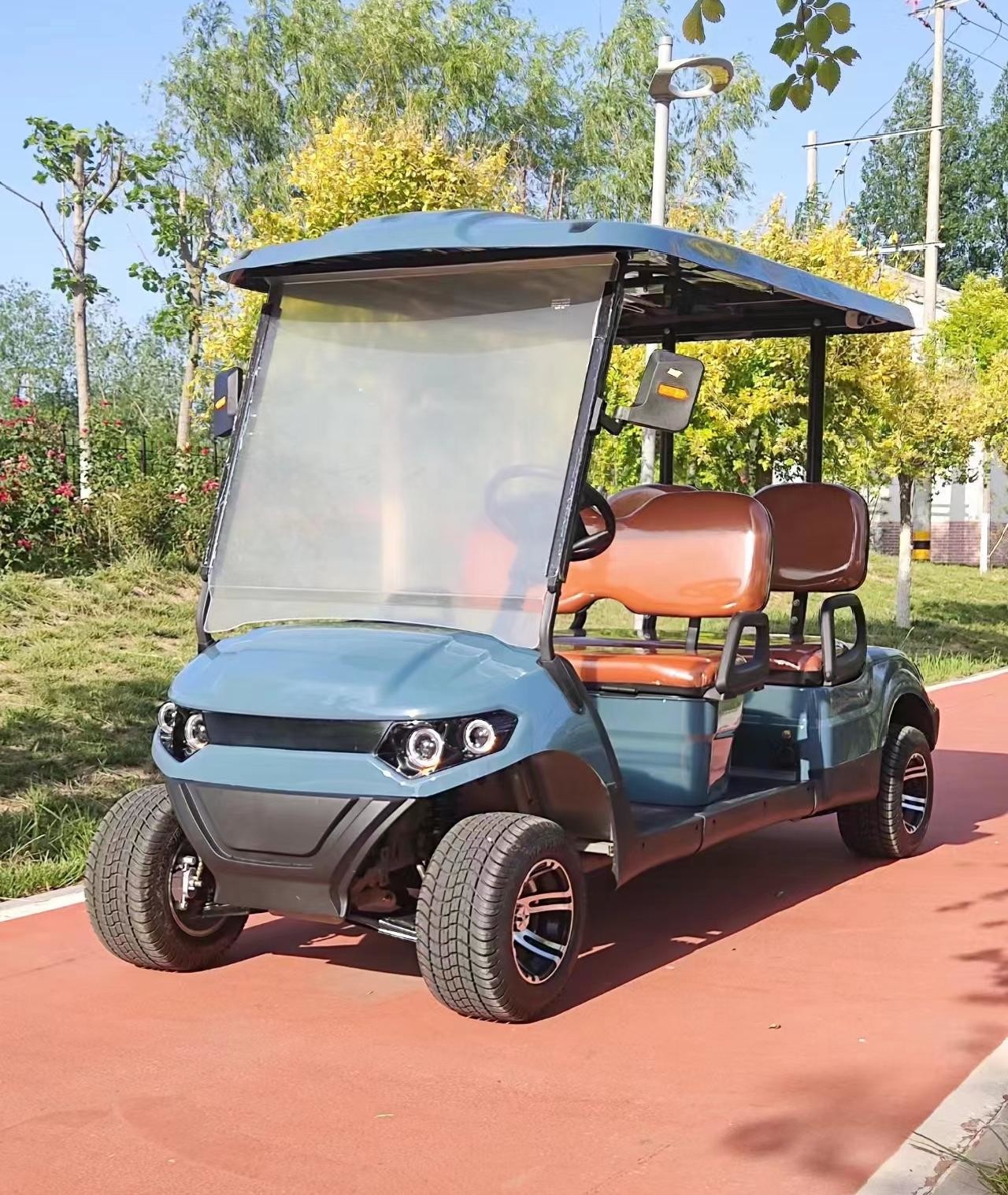 Enduring classics, this golf cart with four seats, powered by a high-efficiency motor, effortlessly tackles slopes. Its intelligent control system