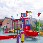 Family Interactive Splash Park Equipment Artistic With Closed Spiral Slide