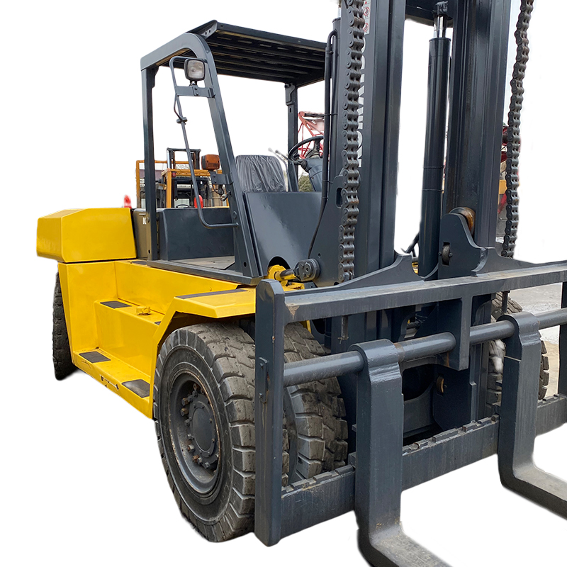 16 Ton Komatsu Diesel Forklift Good Working Condition Lifting Tools Included