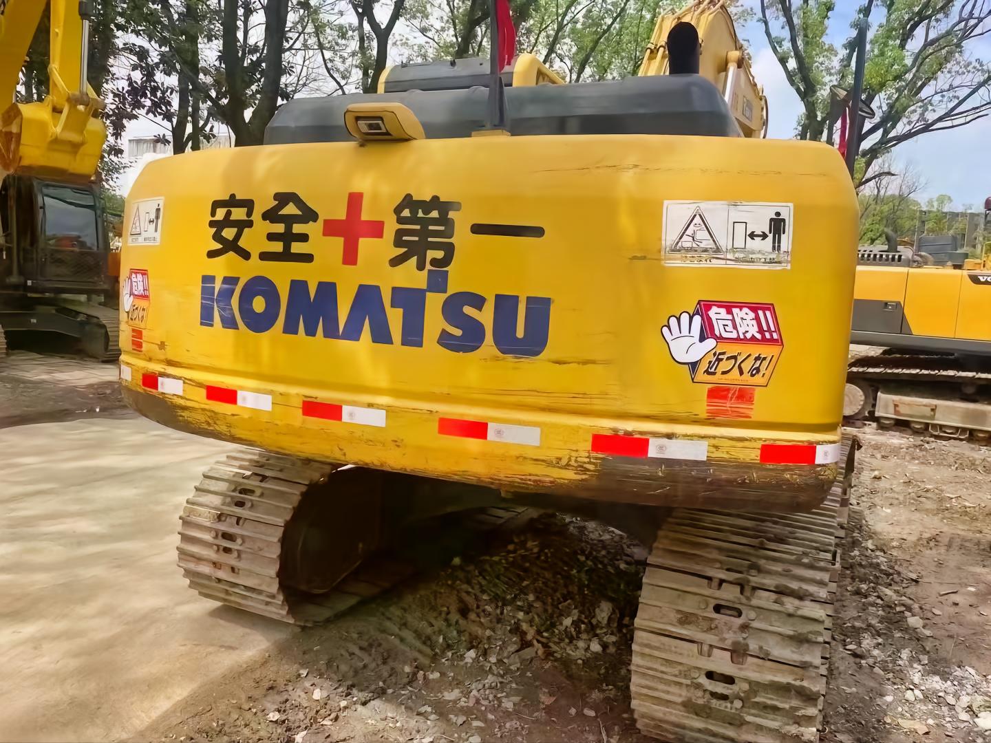 110KW Original Color Japan Kumatsu Crawler Excavator PC200 with Original Parts