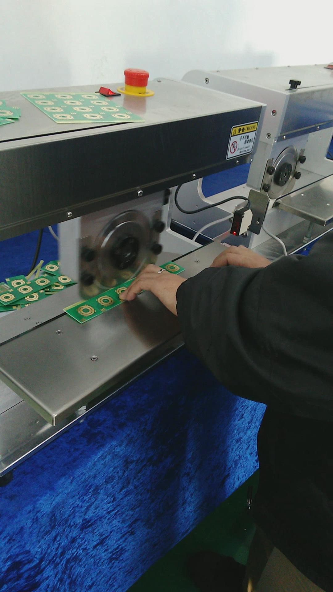 521X1200X410mm 110V AC 3.5 Mm Manual Pcb Depaneling Machine