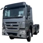 SINOTRUK HOWO 4x2 6x4 Heavy Truck Tractor Customizable Colors For Bulk Cargo
