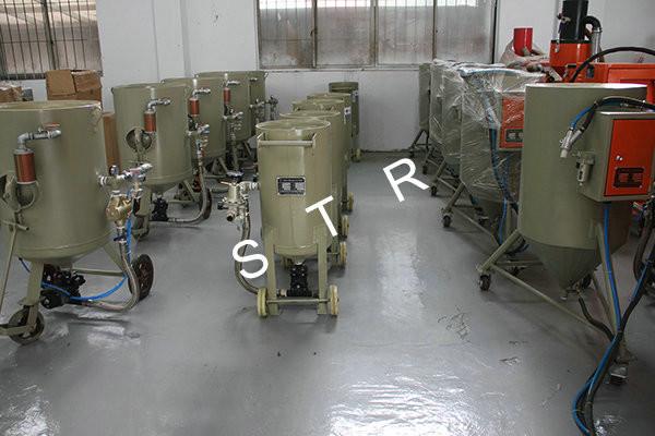 Portable Abrasive Blasting Machine Rubber Rolls Valve Removal 100L 200L 300L