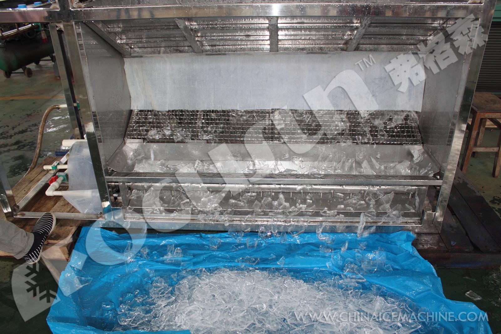 1800*1000*1600mm Small Capacity Plate Ice Machine 8T/Day for Low Voltage Components