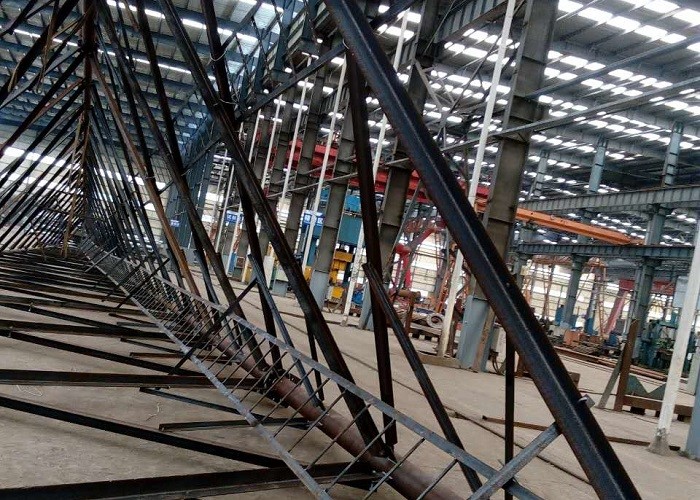 Four / Three Leg TV Antenna Tower Hot - Dip Galvanized / Painted Surface