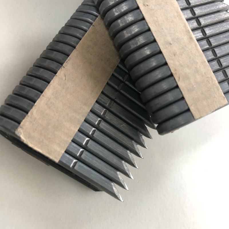 Galvanised 9 Gauge Fencing Staples 40mm Barbed Galfan Divergent
