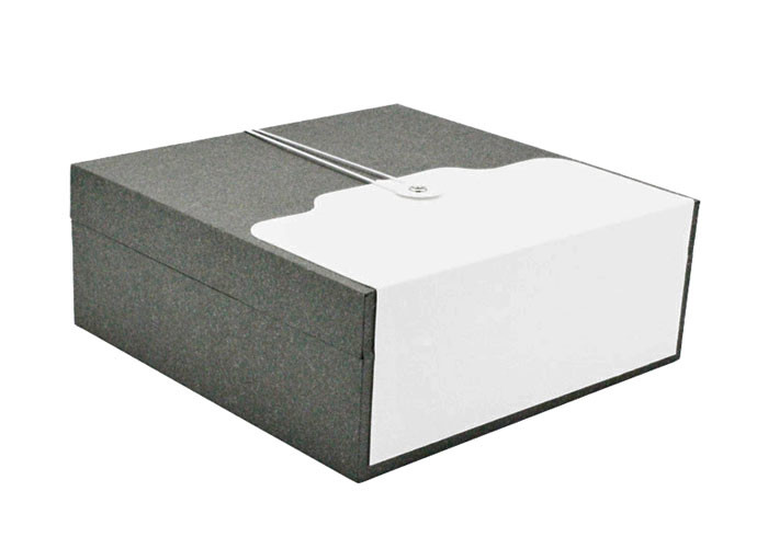 Square Shaped Paper Craft Gift Box Size 19 * 19* 7.7 CM With Rope Open Type