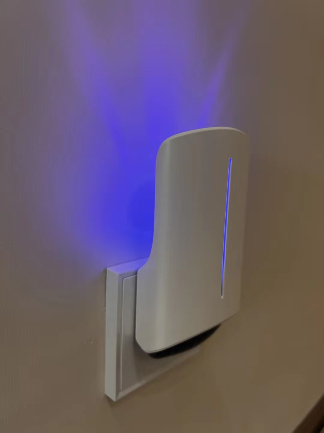 Plug-in Sticky Glue Pad Mosquito Lamp Coverage 20-30m2 60 Pieces and Low Maintenance