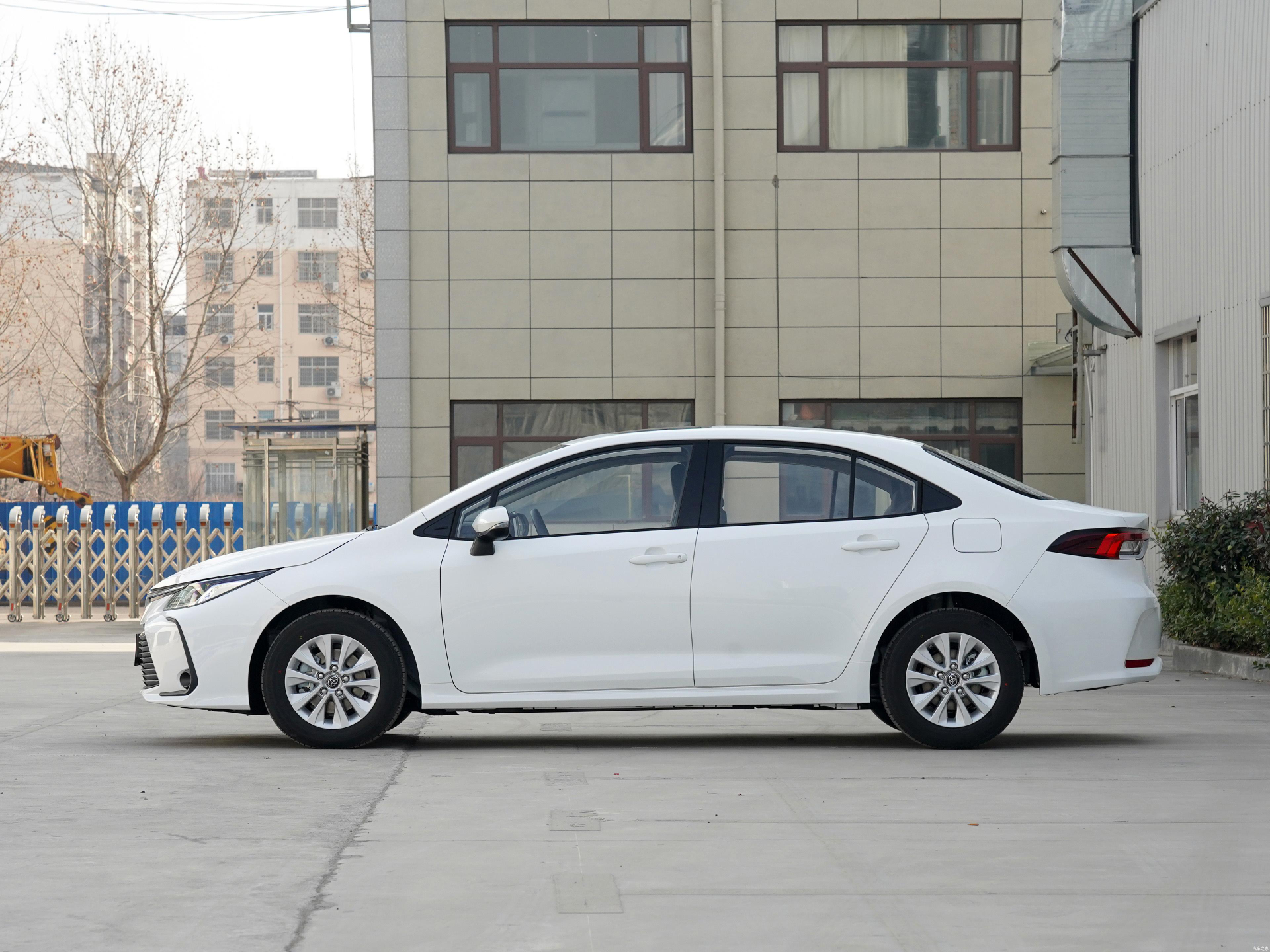 2022 top supply new car chinese new design EV car TOYO TA Corolla twin engine E+