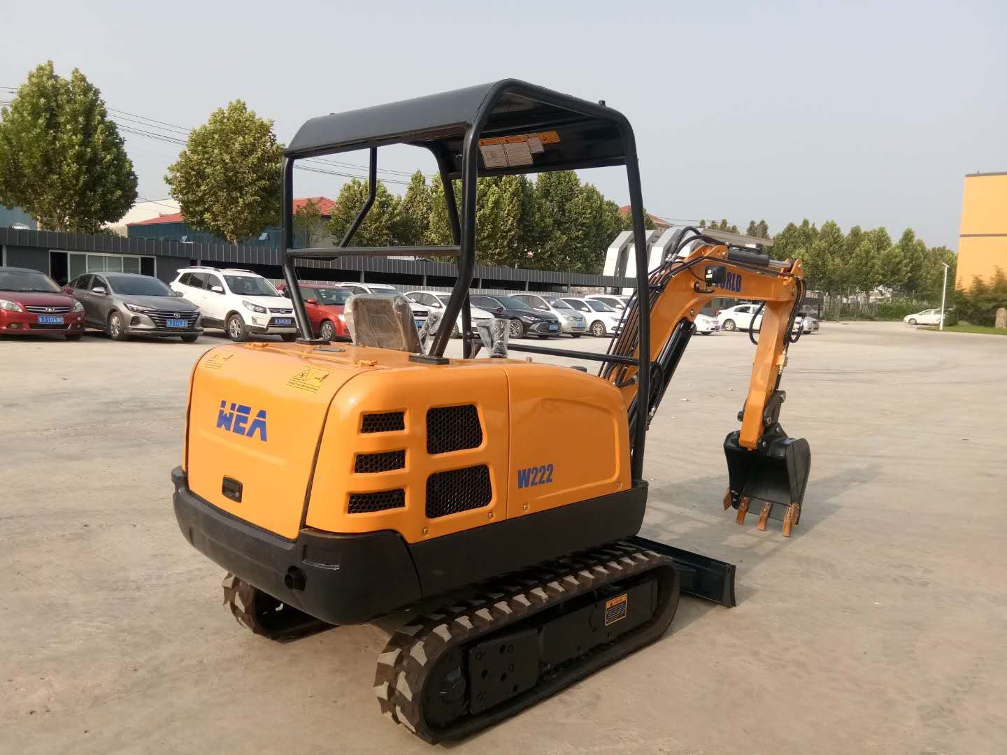 Compact Mini Crawler Excavator With 310mm Blade Cutting Depth 2200kg Bucket 0.1-0.3cbm