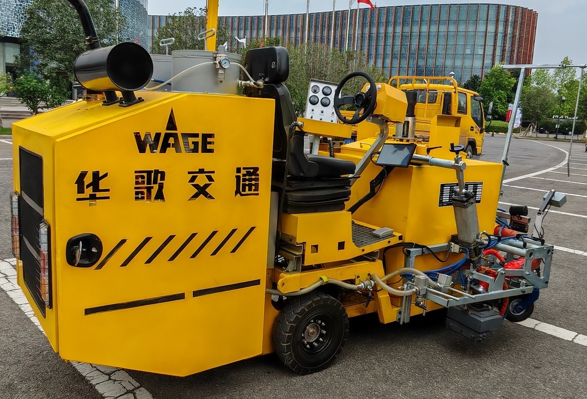 Middle Size Passenger Driving Thermoplastic Road Line Marking Truck