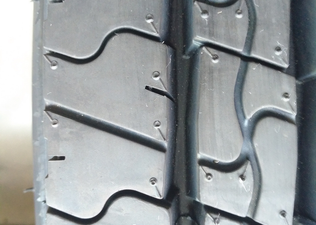 Compact Size Tyres For Trucks And Buses , Truck Bus Radial Tyres 9R22.5 All Steel Structure