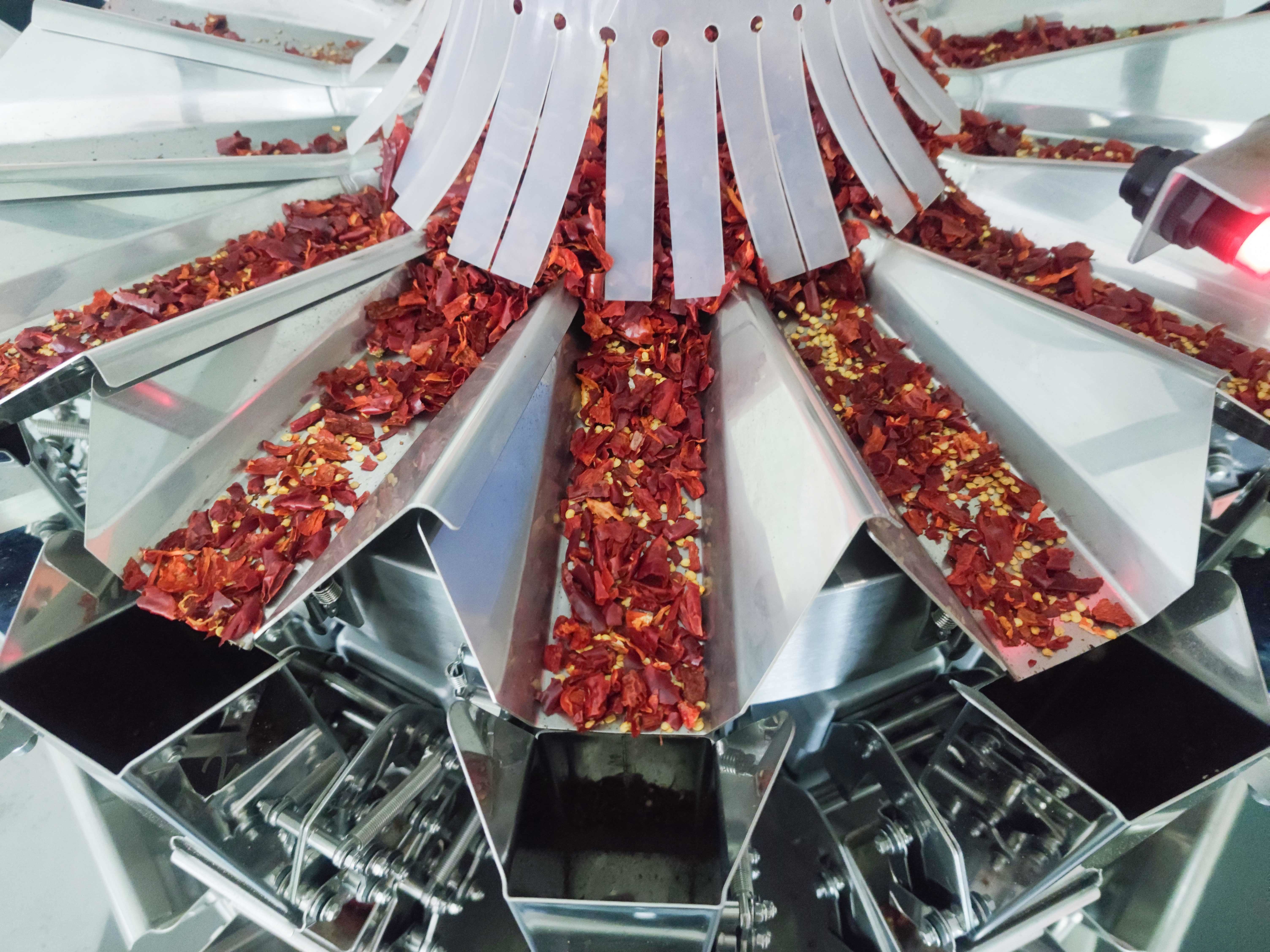 Multi Functional Vertical Automatic Packaging Machine For Chili Pepper Potato Chip Weighing