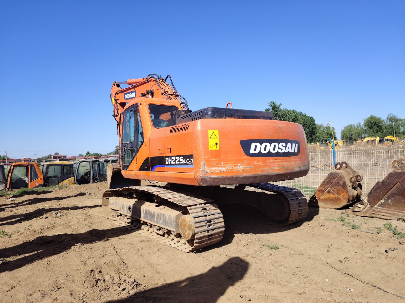 22 Tons New Arrive Used Doosan DH225LC-7 Excavators 1.28m3 Hydraulic Crawler Digger