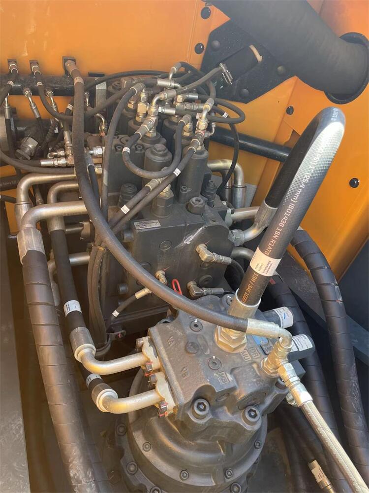 Used Hyundai HX220lc Excavator 21270KG Operating Weight for Durable Construction