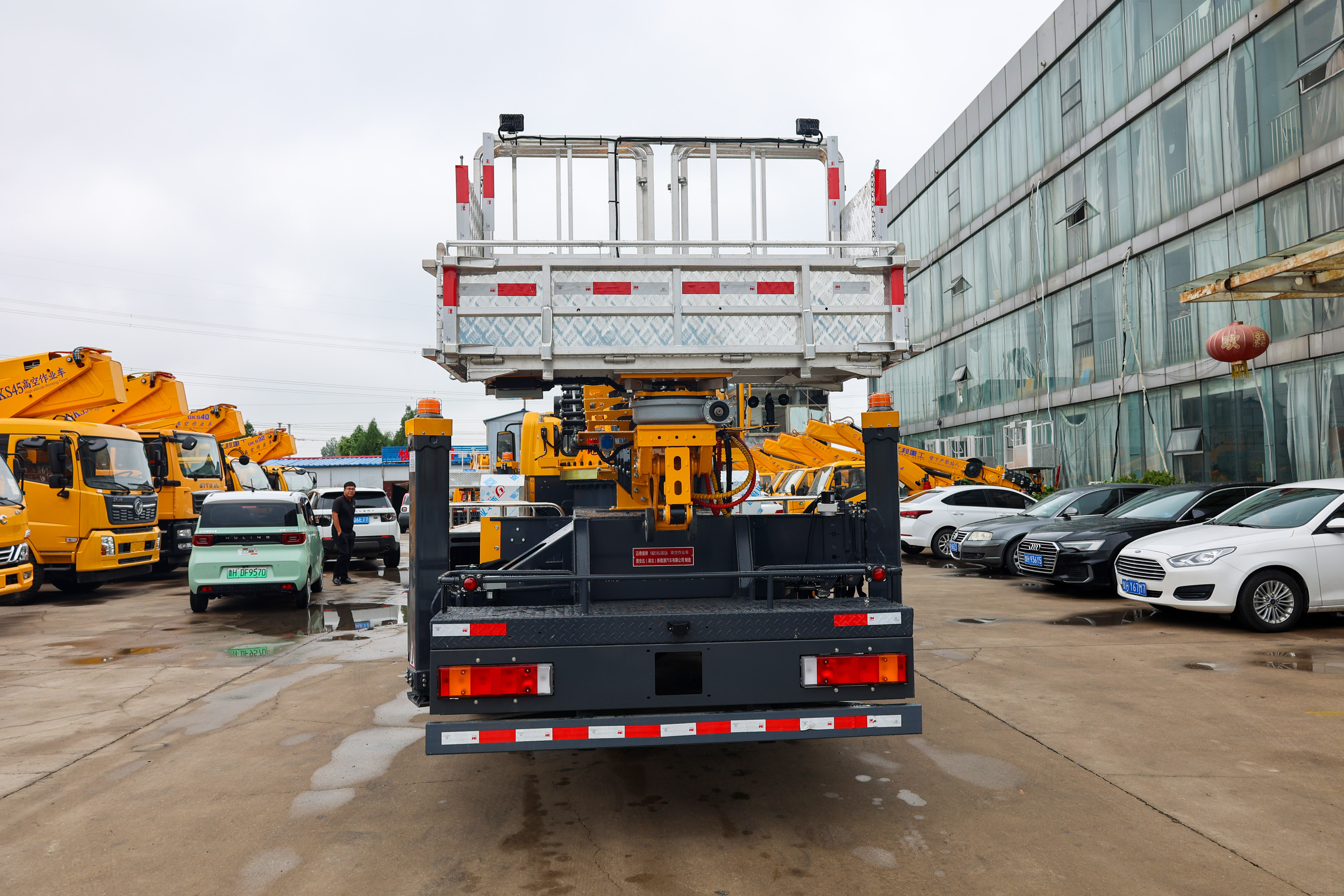 Cheap price Dongfeng 40 m aerial platform work vehicles Articulated Boom with Liftlifting bucket type on sale