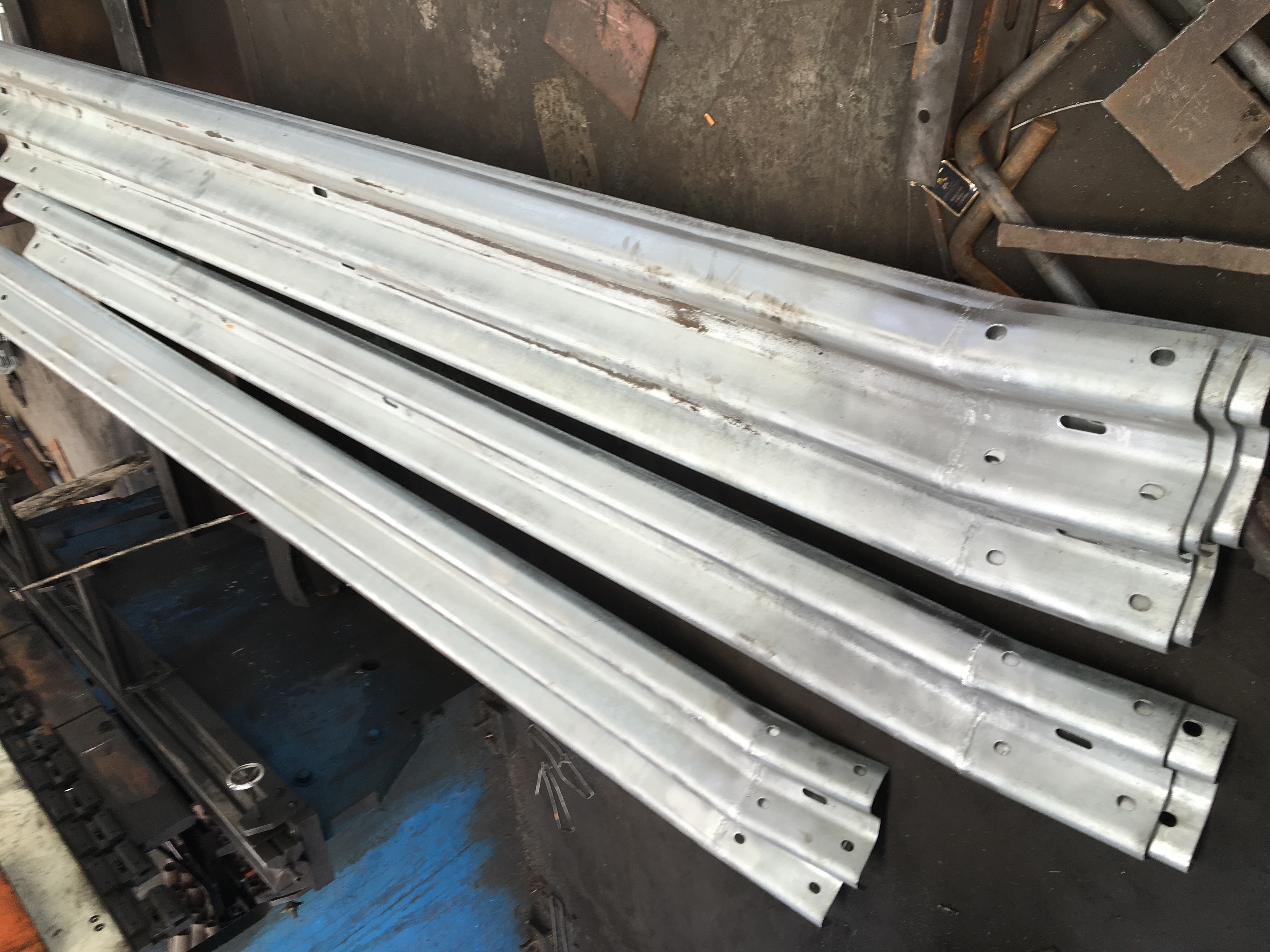 Hot Dipped Galvanized Highway Safety 3 To 2 Two To Be Three Guardrail for Roadway Sale
