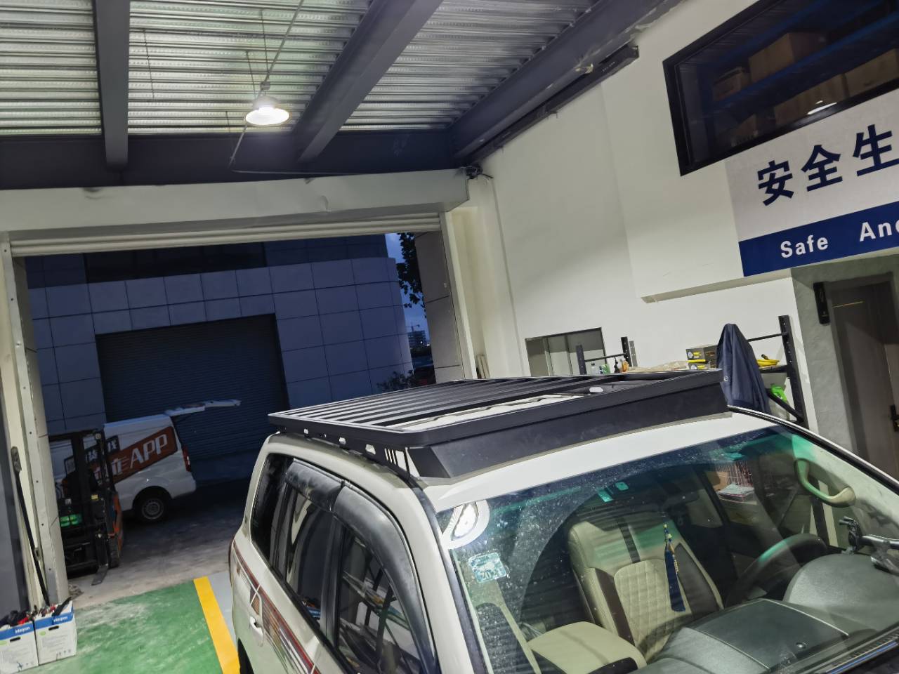 Upgrade Your LC200 with This Aluminum Alloy Roof Rack Install Instructions Provided