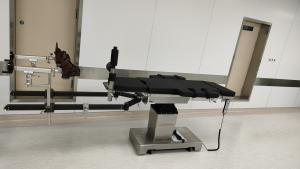 Quality 450mm Electro Hydraulic Operating Table And ±20° Left-Right Tilt Angle wholesale