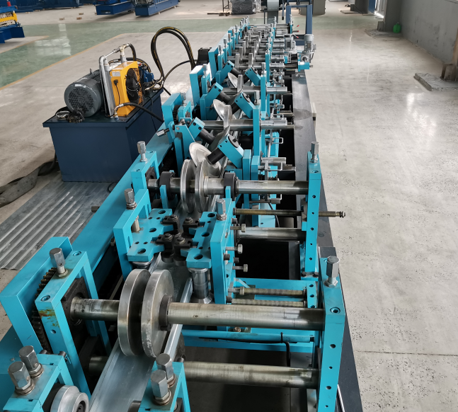 10m/Min CZ Purlin Roll Forming Machine PLC Control 14 Raws