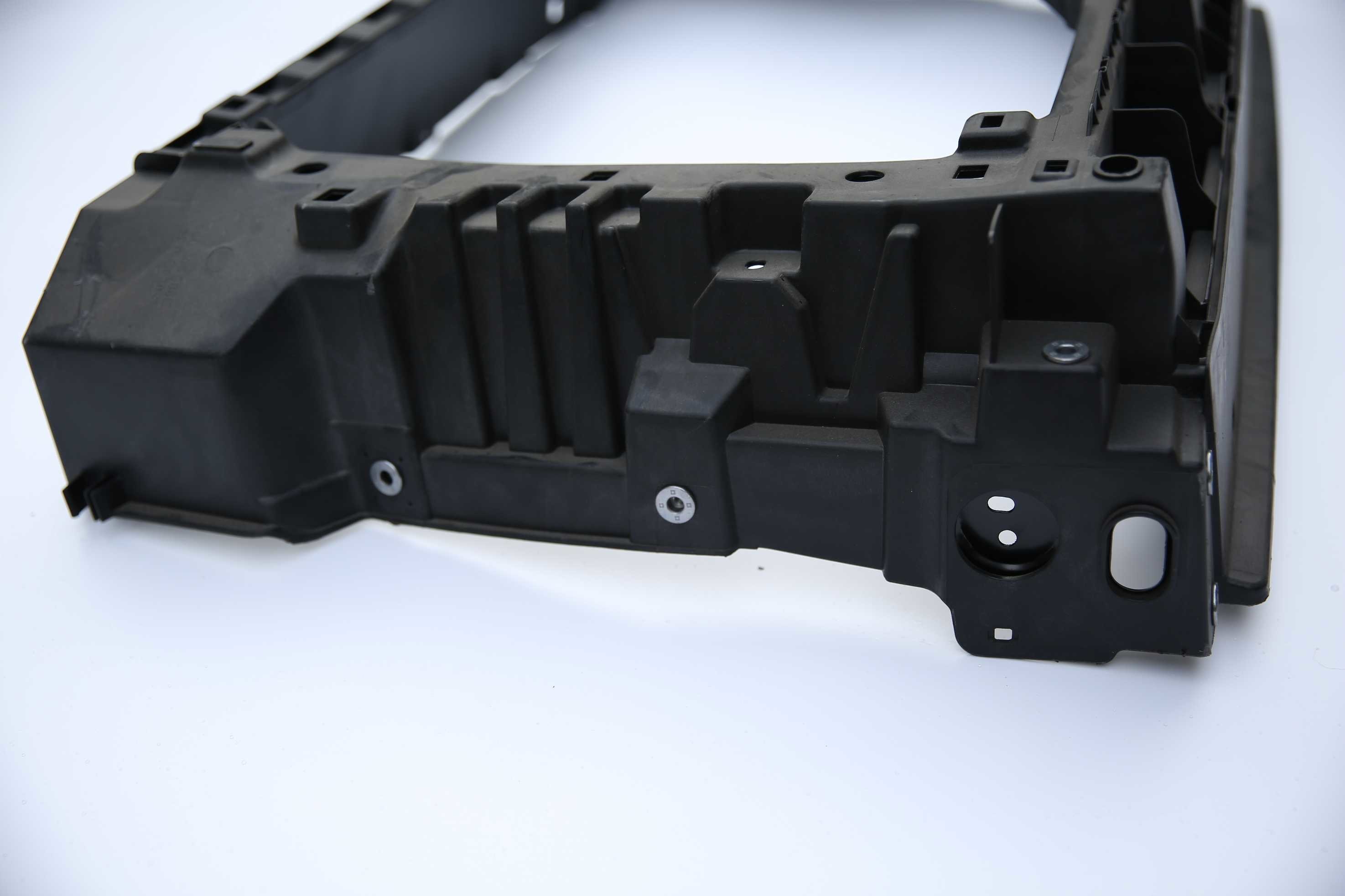 2016 2017 2018 VW Passat Car Radiator Support