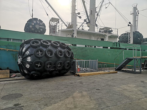 Yokohama Pneumatic Boat Buoys Fenders Tire Chain 80KPa Boat Guard Fenders