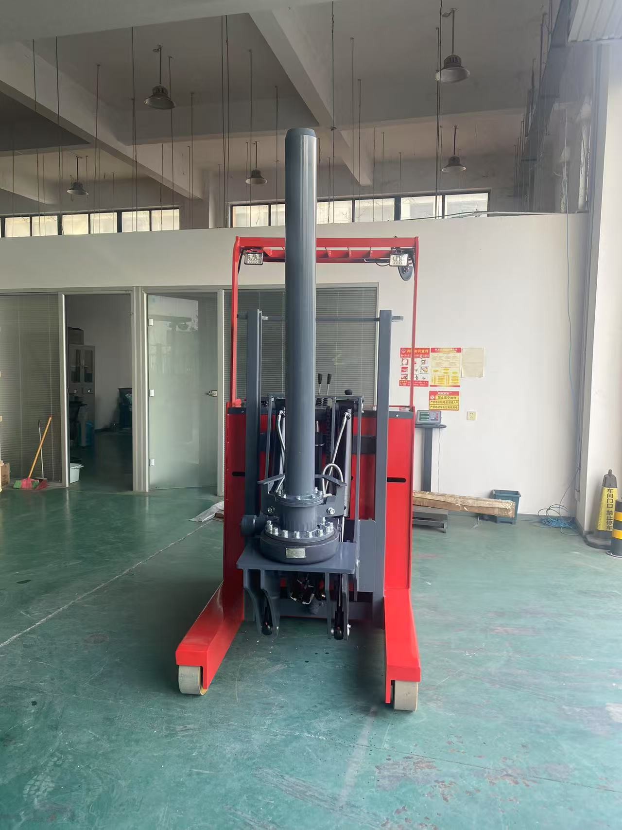 Prevent Damage To Paper Rolls Paper Roll Stacker 1 Ton / 2 Ton Electric Forklift Stacker With Mandrel