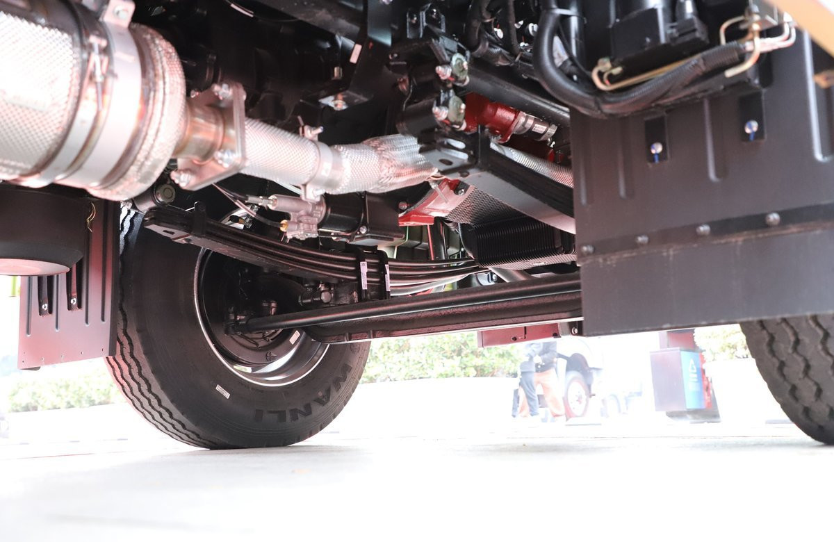 Used Cargo Trucks Supplier JAC A6PLUS Cummins Engine 240hp 4*2 Single Axle LHD