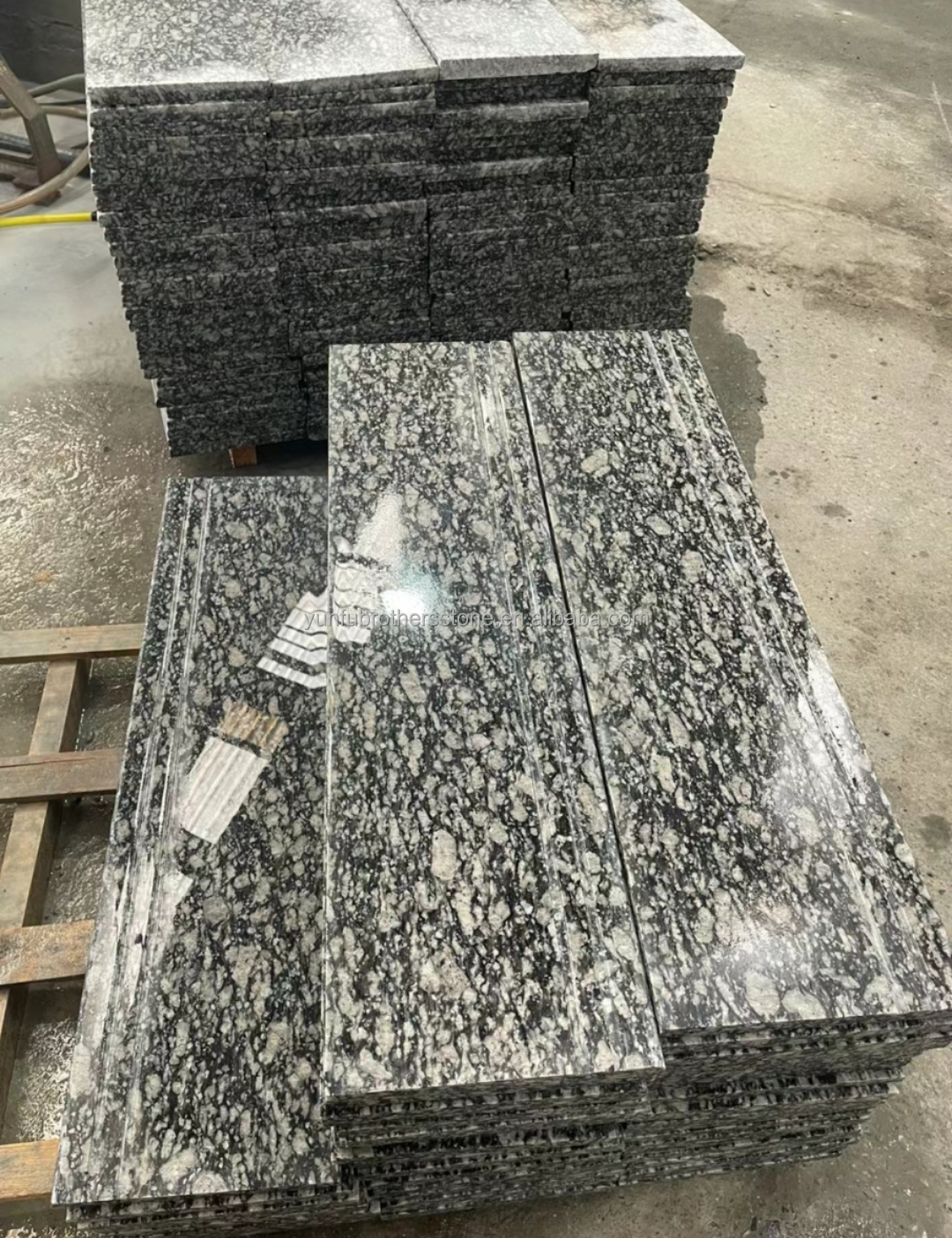 Cut-To-Size Black Granite Slab for Stairs and Buildings in Modern Chinese Design
