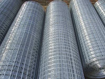 Electro galvanized welded wire mesh rolls on the ground