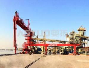 Quality 1500t/H Screw Ship Unloader 30 Degree Inner Swing And 40 Degree Outer Swing wholesale