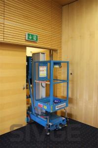 Quality One Person Vertical Mast Lift Single Mast With 7.6 Meter Platform Height wholesale