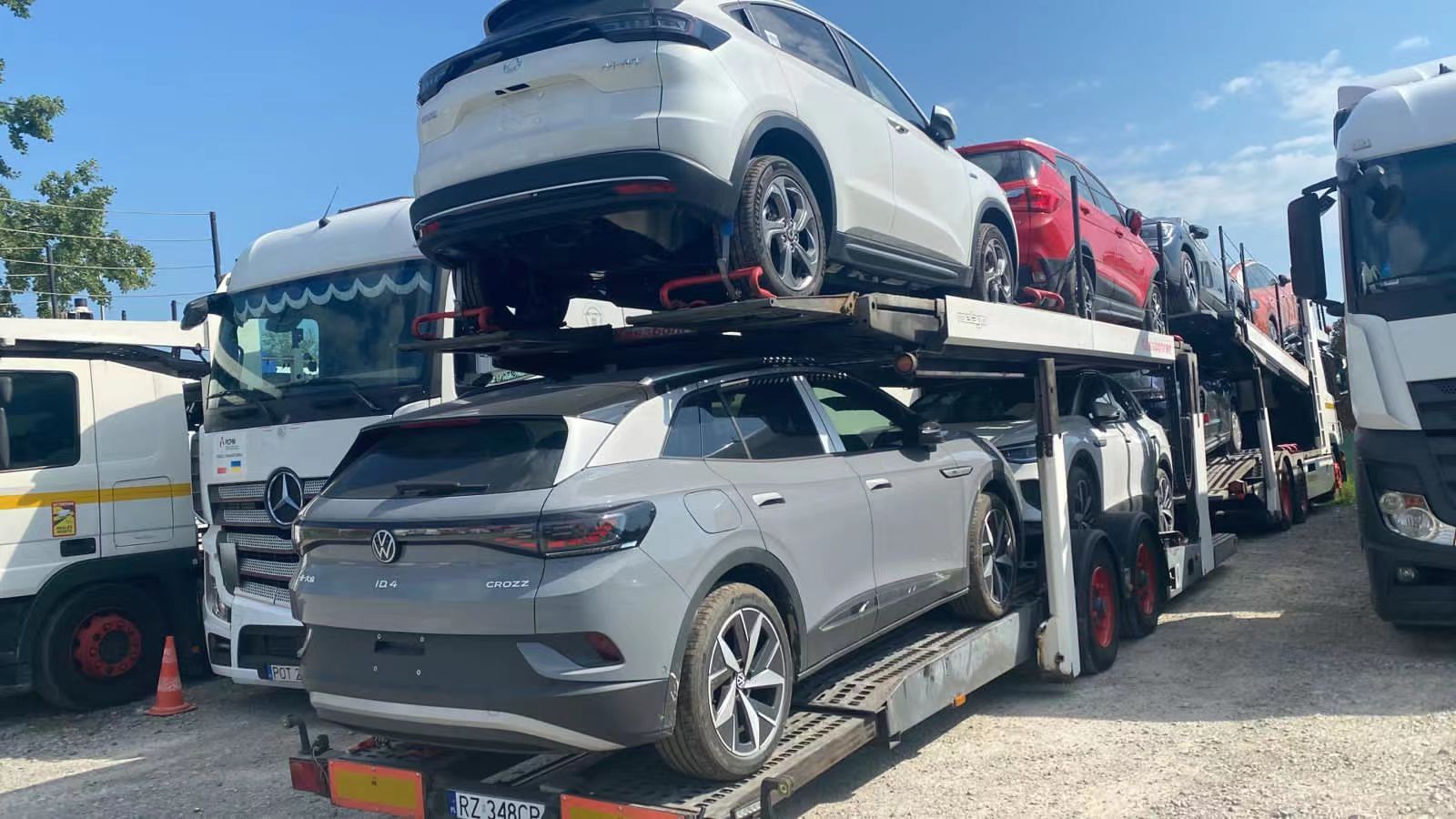 Left Steering Changan Automobile UNI-T Country VI Oil Truck With Advanced Car Entertainment System and ACC Cruise System Car