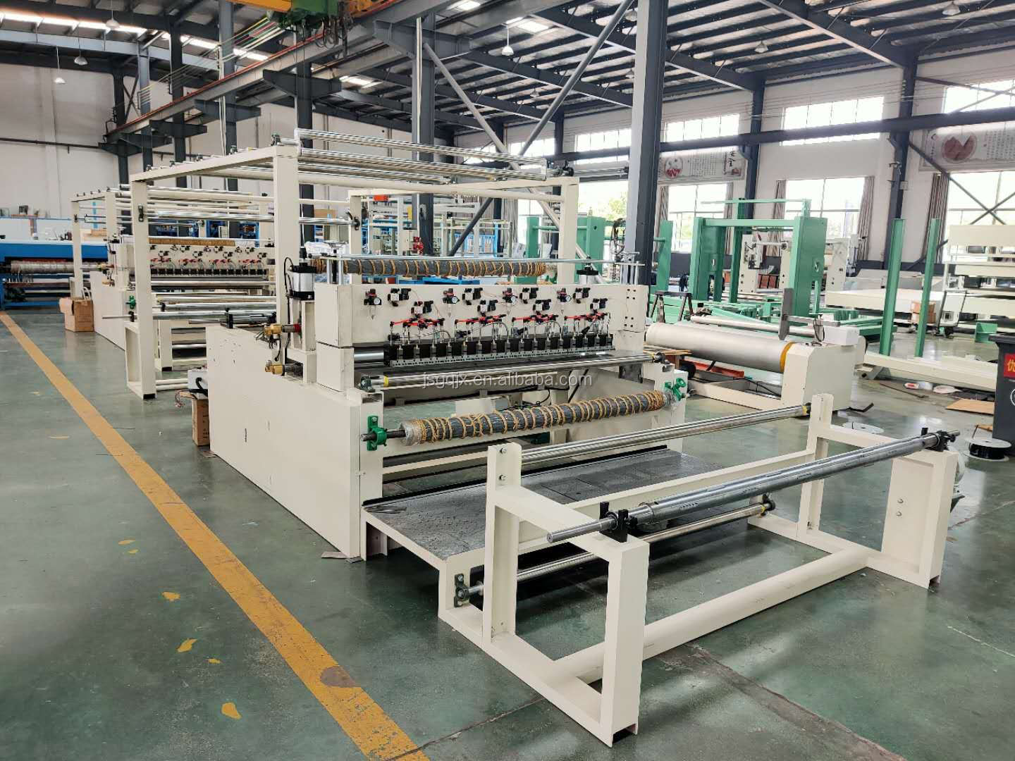 Hot Melt Spray Coating Laminating Machine Ideal for Sofa Cloth and Curtain Materials