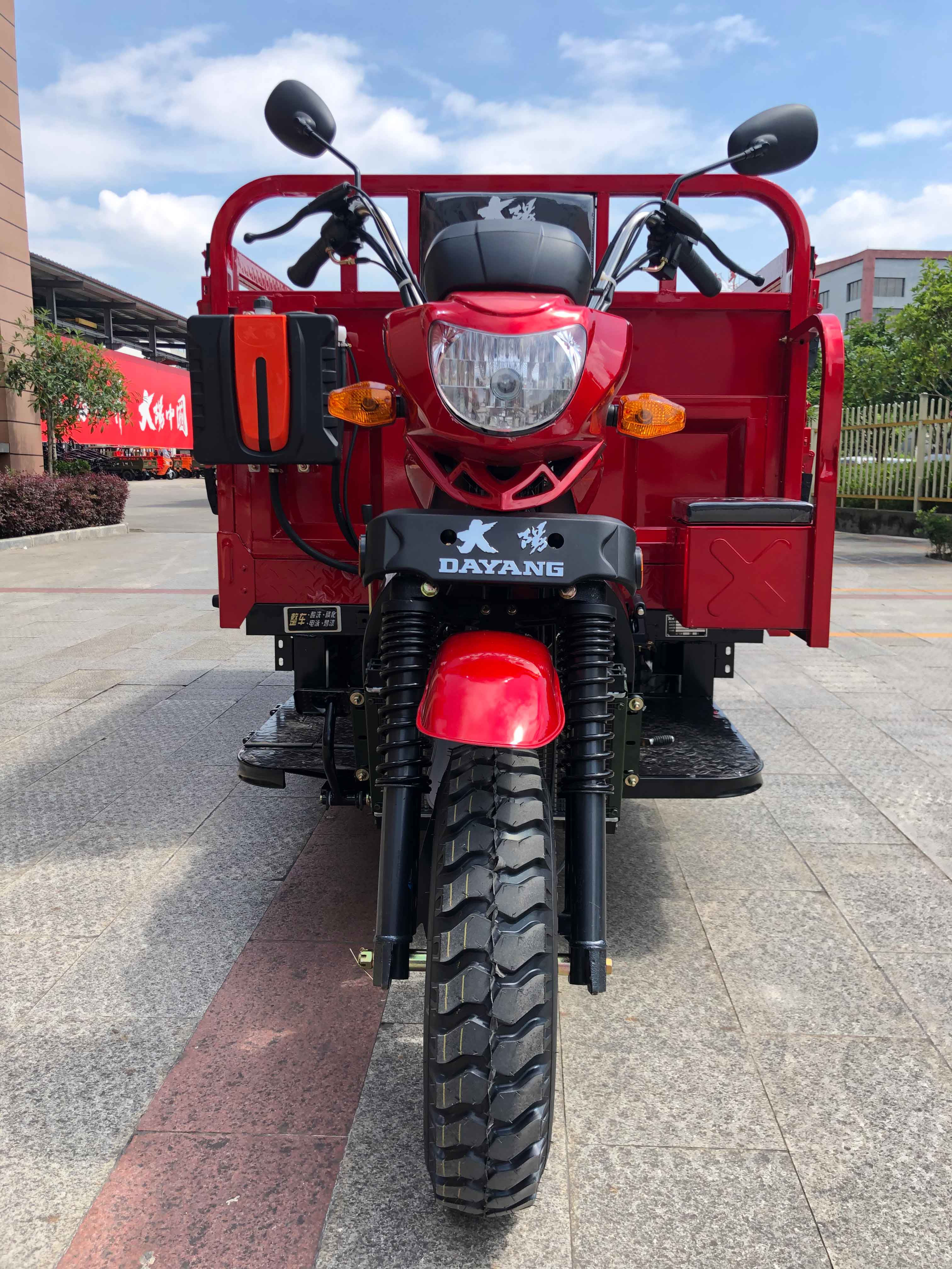 Chinese Manufacturers 300cc Self Loader Gas Powered Five Wheel Tricycle for Products