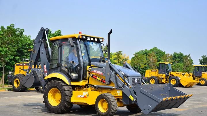 XC870K Heavy Earth Moving Machinery Mini Farm Tractor With Backhoe And Front End Loader