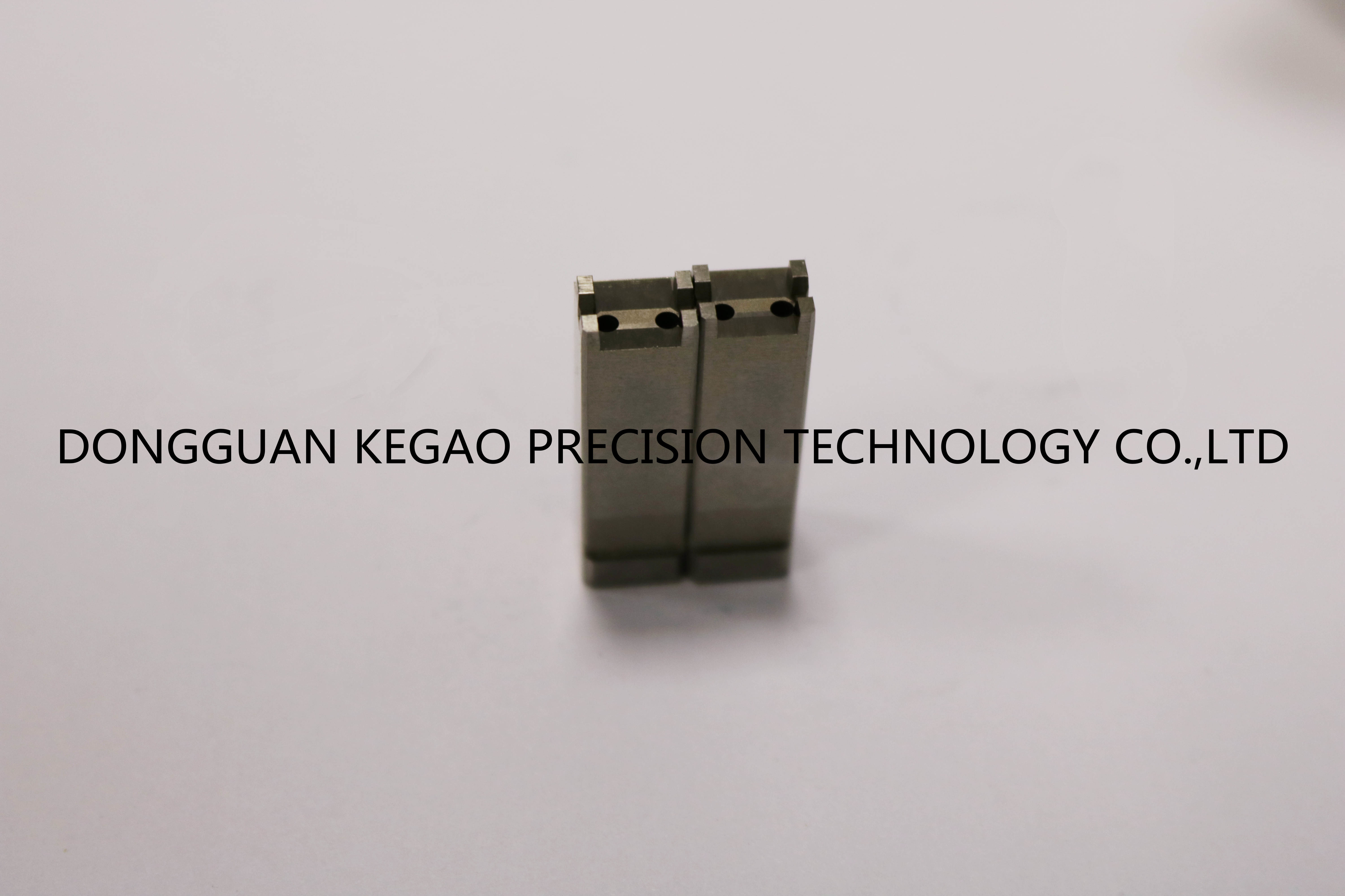 Insert Plastic Injection Mold Components Polishing 8407 Material 48HRC