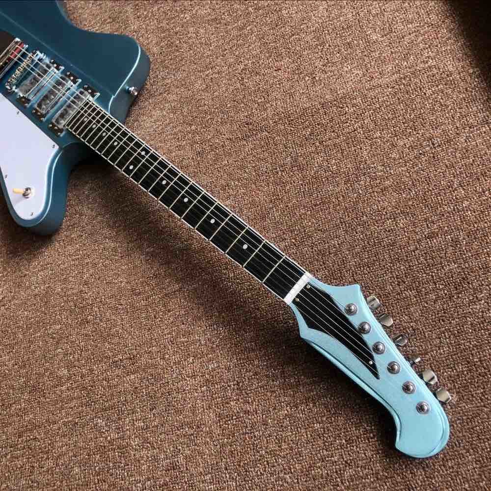 Custom Shop Electric Guitar with Long Verson Maestro Vibrola Flamed Maple Guitar