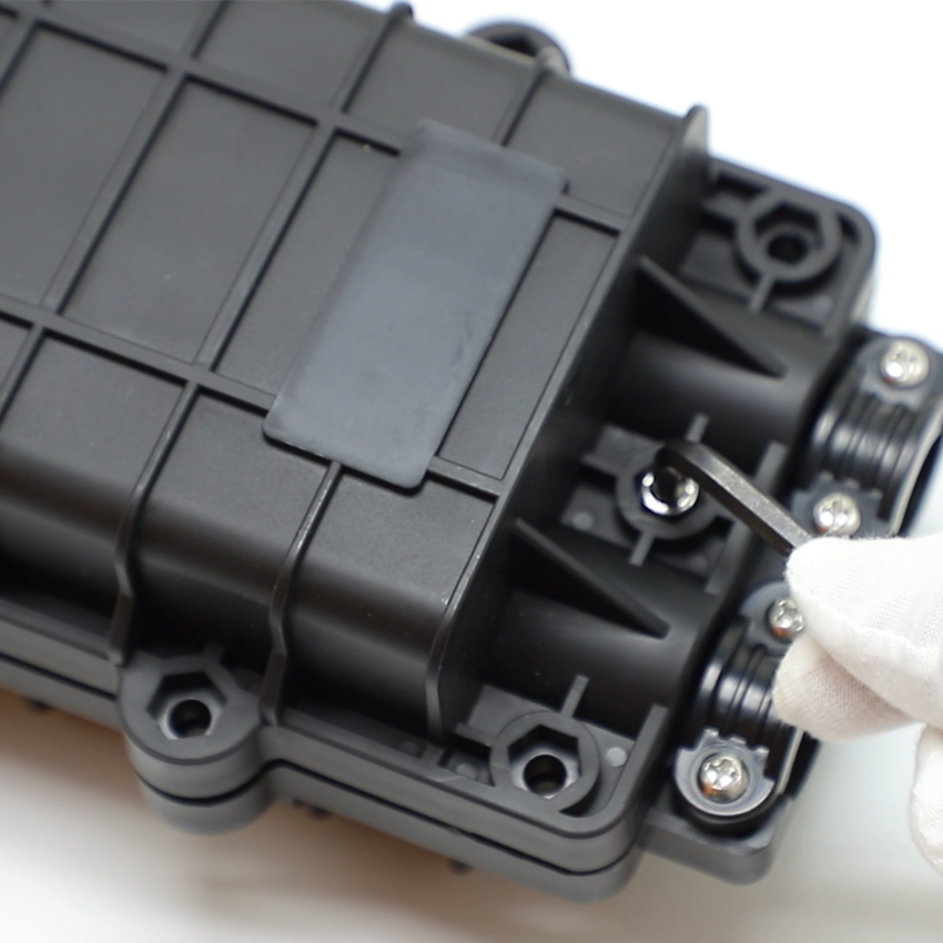 In Line Type 12 24 48 72 96 Core Type With Stand 2 in 2 Out 3 in 3 Out Fiber Optic Splice Closure for Connection