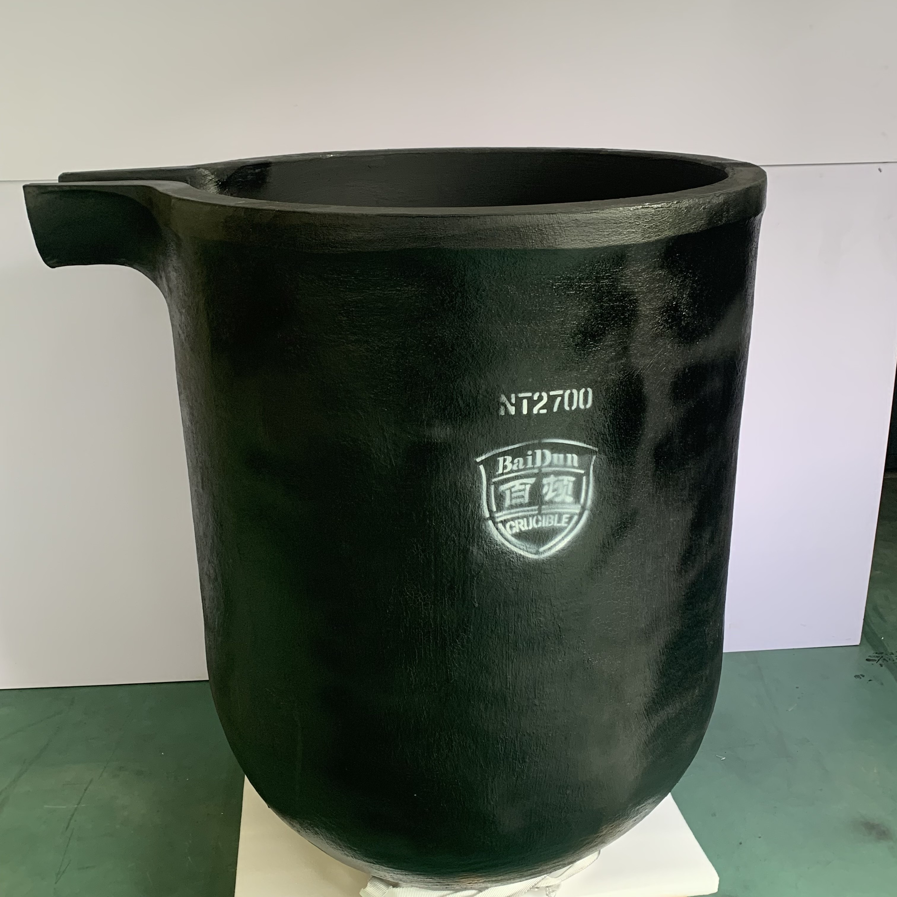 Silicon Carbide Graphite Pouring Nozzle Crucible Metal Melting High Thermal Conductivity