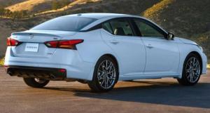 Quality Comfortable Nissan Altima 2023 White Gas Engine Cars Reviving Driving Experience wholesale