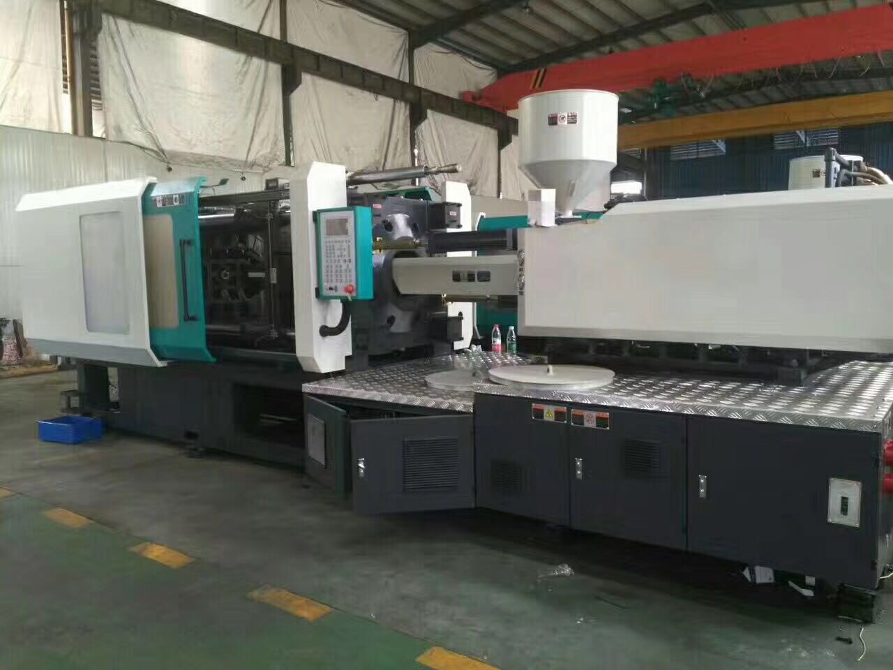180 Tons Hydraulic Injection Molding Machine 450mm Mold Height