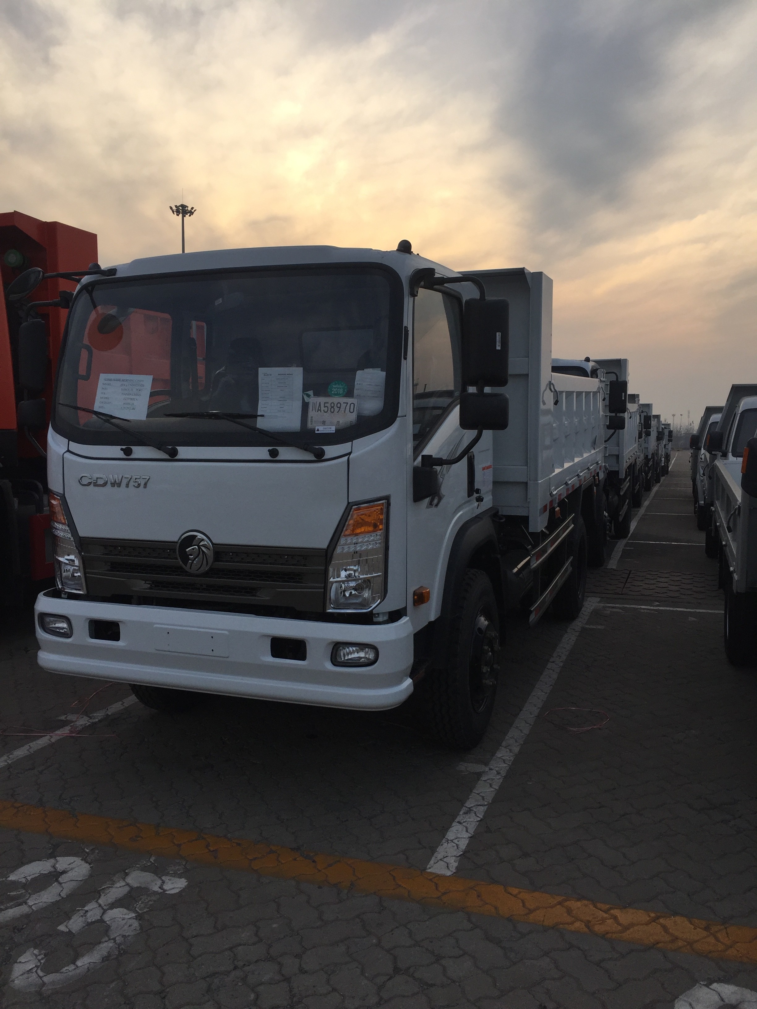 Q235 material Sinotruk CDW 4x2 3T Heavy Duty Dump Truck / Mini Tipper Truck