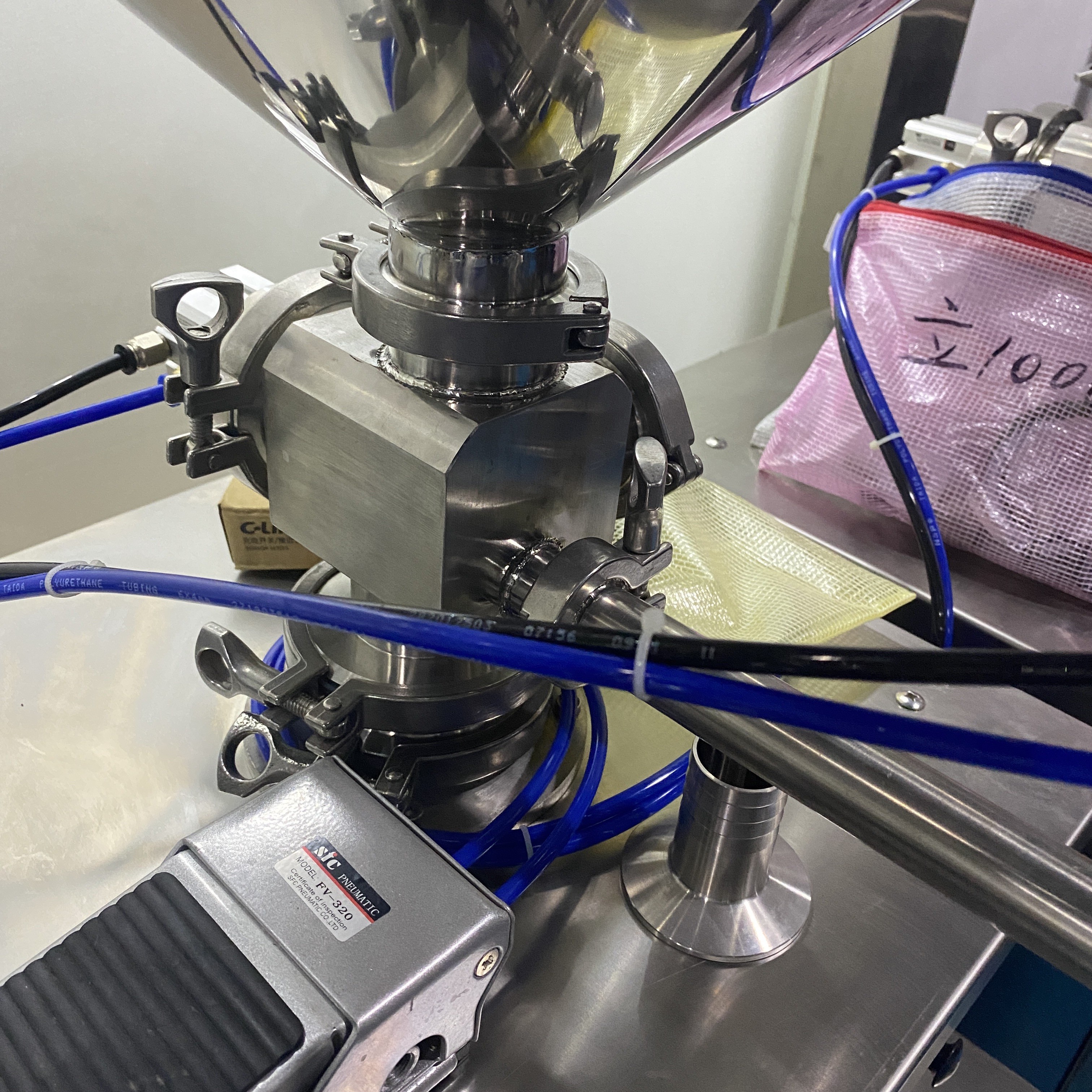 Semi-Automatic Bottle Liquid Filling Machine Vertical Cosmetic Cream Filling Machine