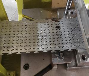 China Galvanised Blade 0.6mm Razor Wire Making Machine on sale