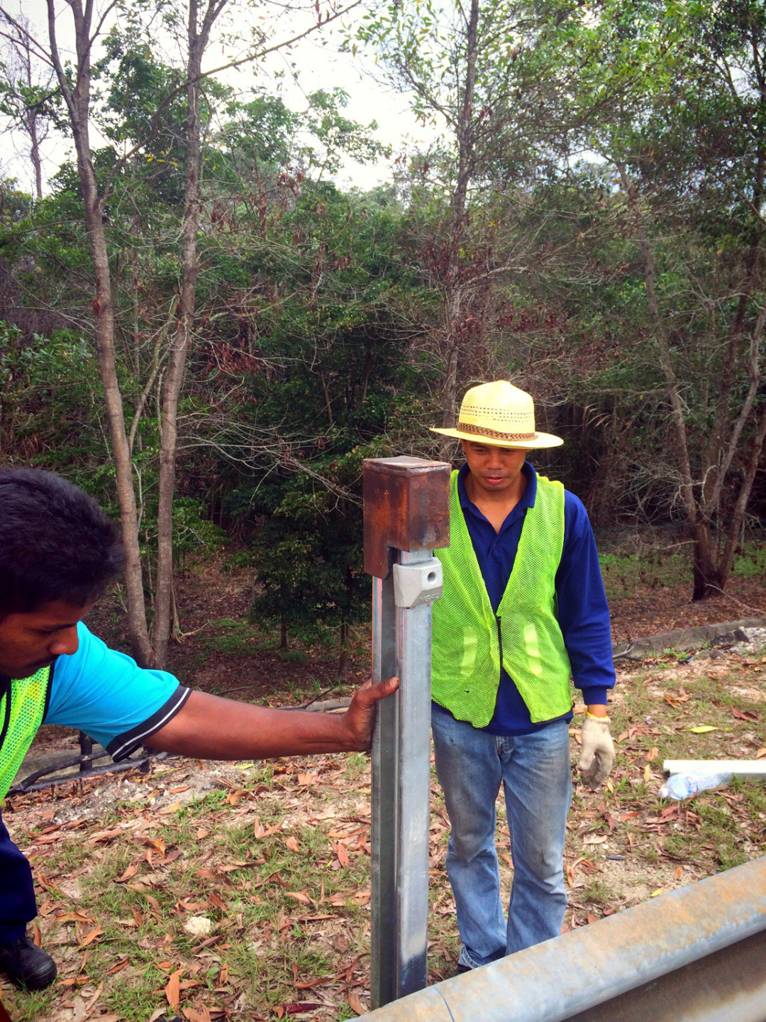 Traffic Road Hot Dipped Galvanized Steel Barrier Z Post for Guardrail